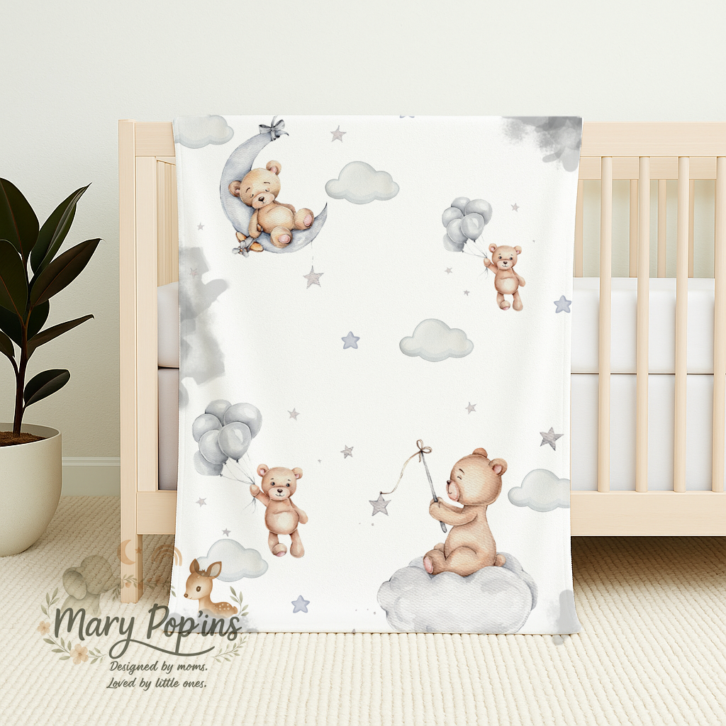 Bear-y Neutral fleece blanket featuring sweet teddy bears on clouds and a crescent moon, grey balloons, soft clouds and tiny stars in a neutral nursery design | Bear-y Neutral fleece-kombers met oulike teddiebere op wolke en ’n sekelmaan, grys ballonne, sagte wolke en klein sterretjies in ’n neutrale kinderkamer-ontwerp.