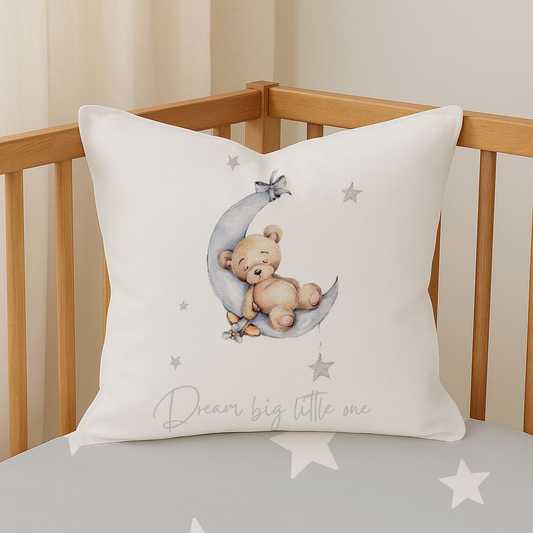 Bear-y Neutral scatter cushion featuring a sweet teddy bear sleeping on a crescent moon with soft grey stars and the words “Dream big little one” | Bear-y Neutral sierkussing met ’n oulike teddiebeer wat op ’n sekelmaan slaap, sagte grys sterretjies en die woorde “Dream big little one”.