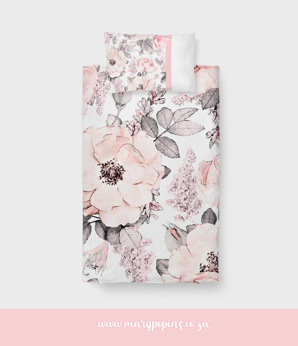 Blissful Blossom big bedding featuring oversized blush pink flowers with soft charcoal and grey leaves on a clean white background for an elegant floral bedroom look | Blissful Blossom groot beddegoed met groot sagte pienk blomme, houtskool- en grys blare op ’n skoon wit agtergrond vir ’n elegante blom slaapkamer-voorkoms.
