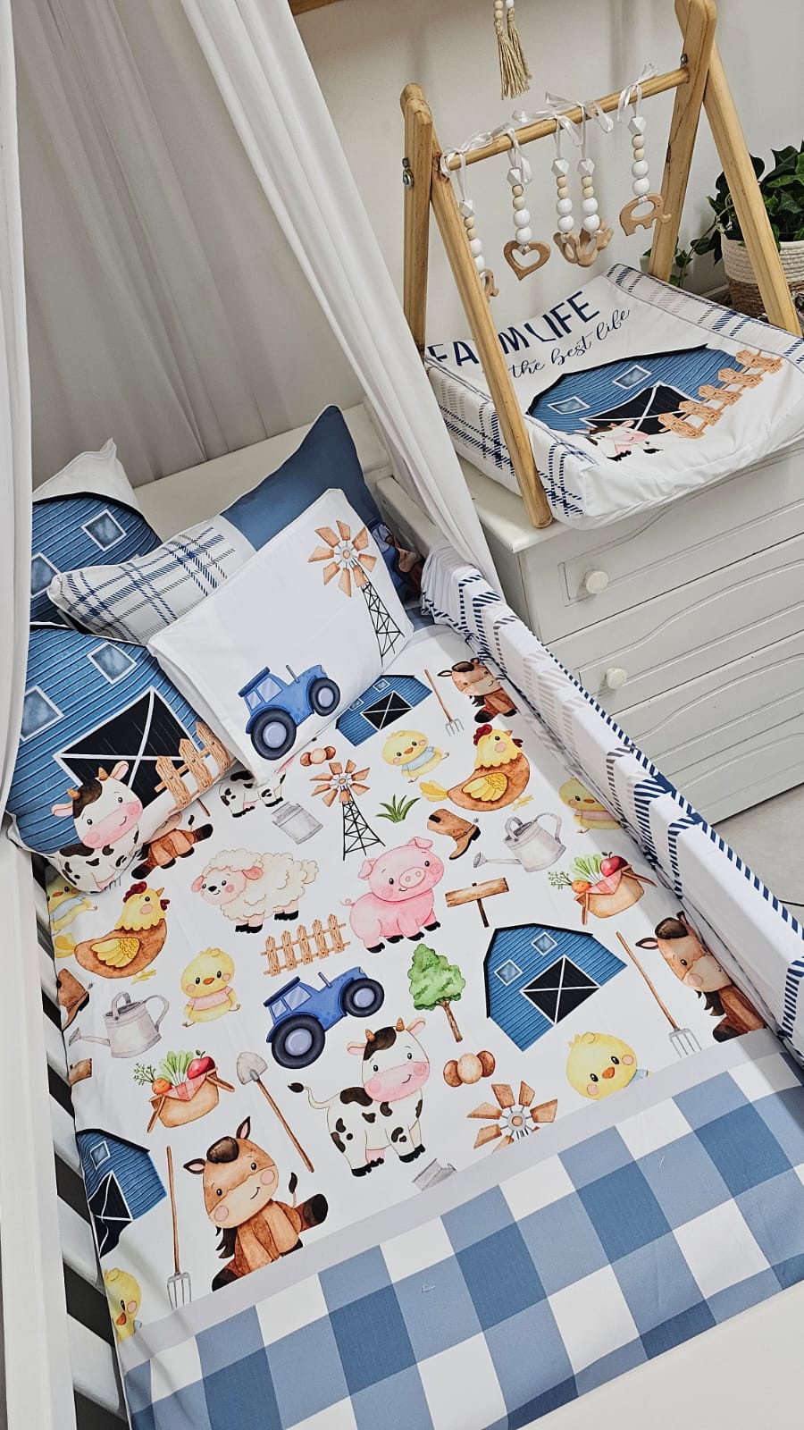 Blue Vintage Farm Life nursery cot linen featuring sweet farm animals, a blue tractor, barn, windmill, vegetables and blue gingham detailing | Blou Vintage Plaaslewe bababed-linne met oulike plaasdiere, ’n blou trekker, skuur, windpomp, groente en blou gingham-detail.