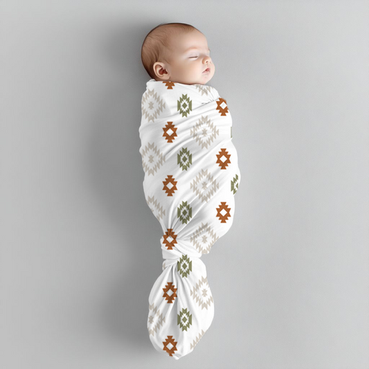 Boho themed baby swaddle set featuring geometric tribal-style patterns in rust, olive green and soft neutral tones on a clean white background | Boho-tema baba-inbakerstel met geometriese stamstyl-patrone in roes, olyfgroen en sagte neutrale kleure op ’n skoon wit agtergrond.