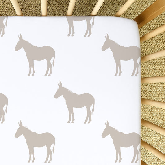 Donkey Dreams fitted cot sheet featuring a soft neutral donkey silhouette pattern in beige and cream, designed for a calm farm-themed nursery | Donkey Dreams bababed-laken met ’n sagte neutrale donkiesilhoeët-patroon in beige en roomkleurige skakerings, ontwerp vir ’n rustige plaas-tema babakamer.