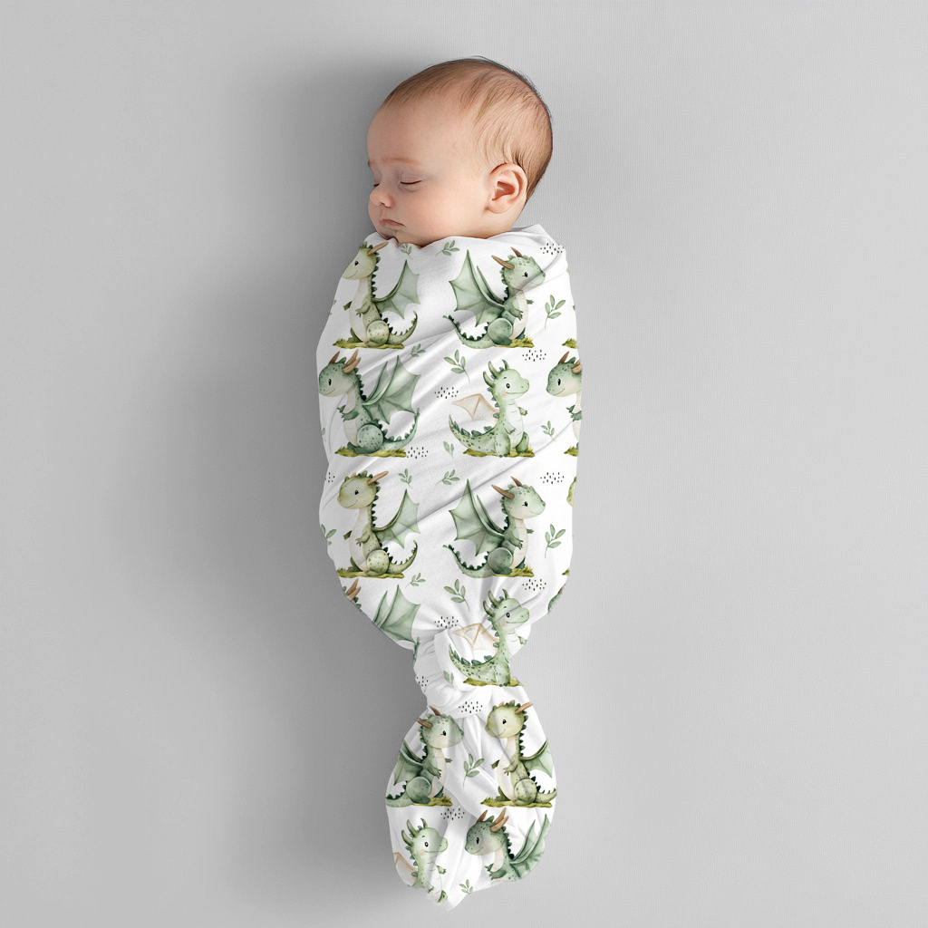 Dragon Dreams baby swaddle set featuring cute green baby dragons with tiny wings, soft leafy details and subtle neutral accents on a clean white background | Dragon Dreams baba-inbakerstel met oulike groen babadrakies met klein vlerkies, sagte blaardetail en subtiele neutrale aksente op ’n skoon wit agtergrond.