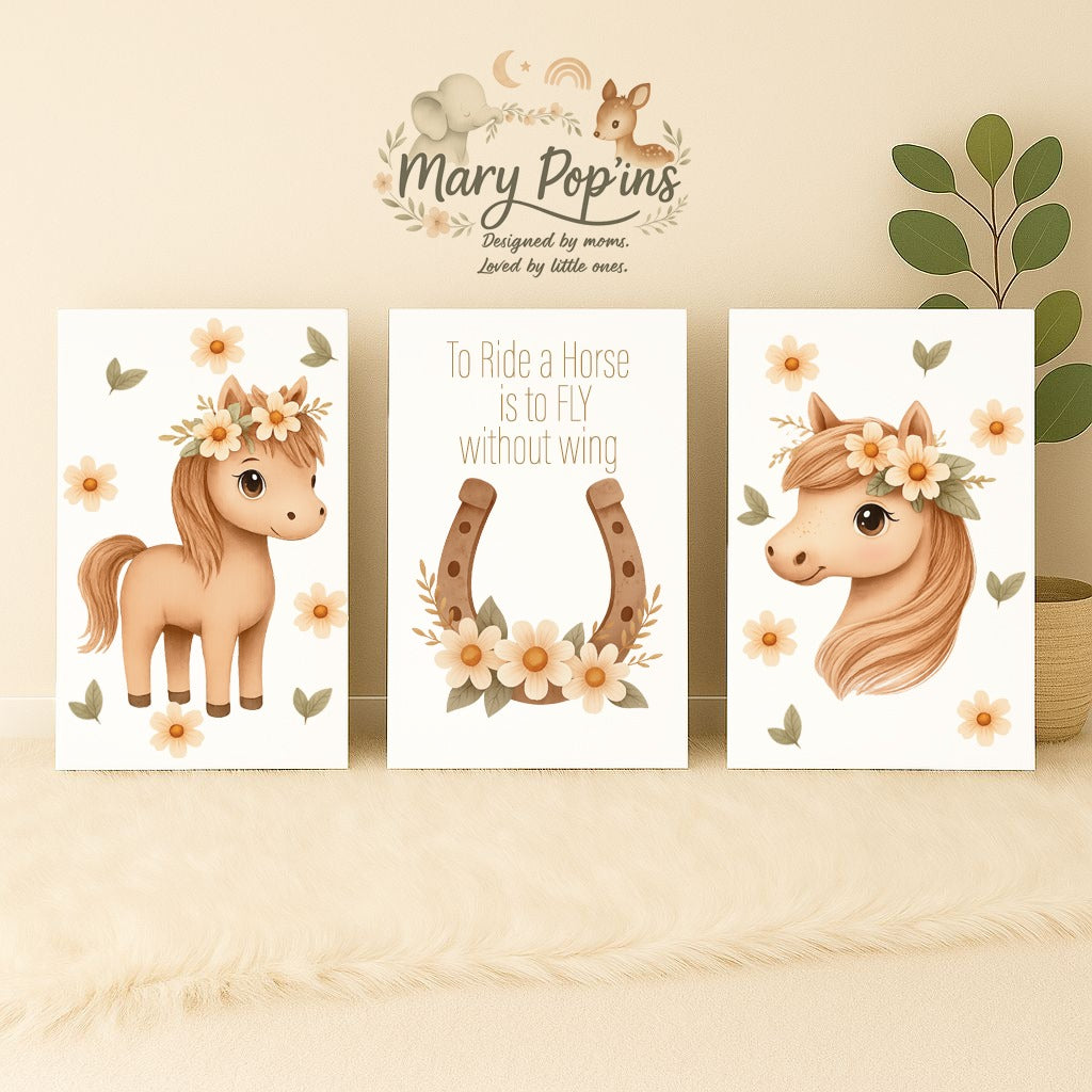 Set of three Horsey Blossom nursery canvas prints featuring sweet horses with floral crowns, daisies, a horseshoe and the quote “To ride a horse is to fly without wings” | Stel van drie Horsey Blossom kinderkamer-doekafdrukke met oulike perdjies met blomkrone, madeliefies, ’n hoefyster en die aanhaling “To ride a horse is to fly without wings”.