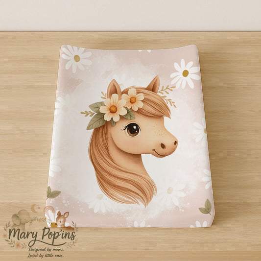 Horsey Blossom changing mat cover featuring a sweet horse with a floral crown, soft daisies and blush neutral tones for a gentle nursery look | Horsey Blossom aantrekmat-oortreksel met ’n oulike perdjie met ’n blomkroon, sagte madeliefies en ligpienk neutrale kleure vir ’n sagte kinderkamer-voorkoms.